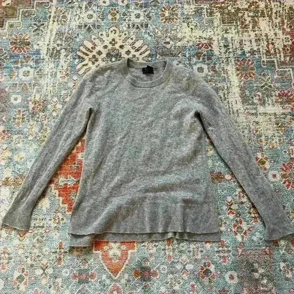 Halogen 100% cashmere grey crewneck sweater